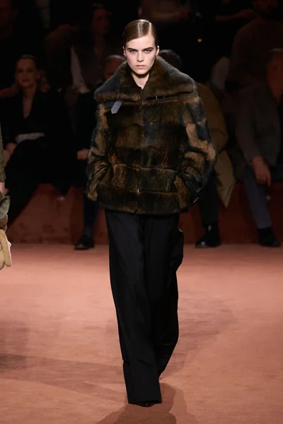 Look 11